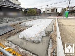 収納力豊富なウォークインクローゼット付き。お洋服はもちろん、スーツケースなどの大物もしっかり収納できます。