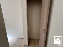 クローゼットは奥行きがあるので、収納力も申し分ありません。
