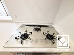 毎日の料理がもっとスムーズに。便利な3口コンロ付きキッチン。