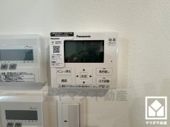 床暖房付きで、寒い冬でも足元ポカポカ。ホコリを巻き上げないのでお子様のいるご家庭にもおすすめです。