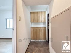 玄関にはシューズボックスを完備。家族の靴もしっかり収納できるので、玄関がいつも片付き、気持ちよくお客様を迎えられます。