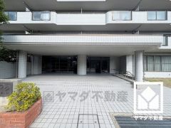 広々とした明るいエントランスです。