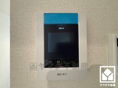 突然の来訪時でも安心なモニター付きインターホンを完備。お留守番中のお子様でも簡単に来訪者の確認ができます。