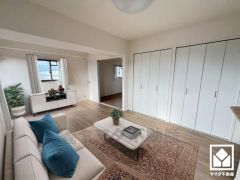 心地よい空間が広がるリビングで、家族みんなが快適に過ごせる時間を提供。（実写真と間取り図からCG再現した「空室リフォームイメージ」に家具などをCG合成しており、実際と異なります。）