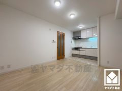 心地よい空間が広がるリビングで、家族みんなが快適に過ごせる時間を提供。