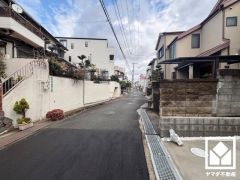 3段階中最も高いレベルの耐震等級3を取得した、災害復興拠点に求められる水準の耐震性を備えた住宅。繰り返す地震に強い制震装置も搭載しており、耐久性・居住性を高めます。