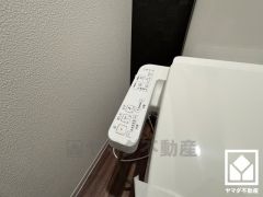 温水洗浄便座付きで、季節を問わずいつでも温かい便座をお使いいただけます。