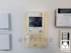 突然の来訪時でも安心なモニター付きインターホンを完備。お留守番中のお子様でも簡単に来訪者の確認ができます。