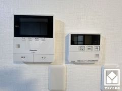 突然の来訪時でも安心なモニター付きインターホンを完備。お留守番中のお子様でも簡単に来訪者の確認ができます。