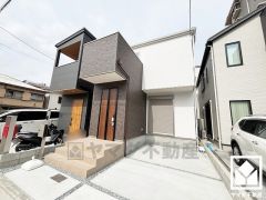 駐車スペース確保。玄関のそばで荷物の上げ下ろしができるので便利です。