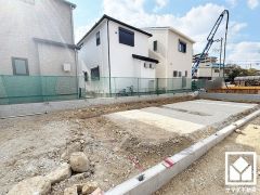 キッチンには床下収納がございます。災害時の非常食や食料品のストックなども保存できます。