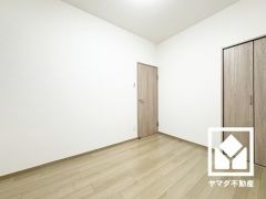 北西側洋室です。全居室に収納がございますので、お部屋の広さを最大限に活用できます。