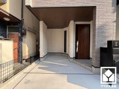 インナーガレージを1台分完備。重い荷物や雨の日の移動もスムーズで、快適なカーライフを実現。
