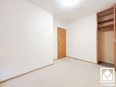 約5.1帖の洋室です。お子様のお部屋などにも丁度良い広さです。