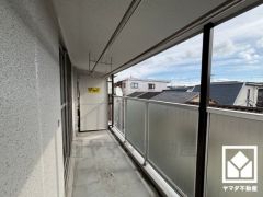 南向きバルコニーで陽当たり、風通し良好。