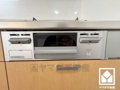 調理に手間がかかりがちな肉や魚を、短時間でサッと焼き上げることができるグリル付き。