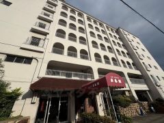 押入やリビングにも物入があり、住空間を広々お使いいただけます。