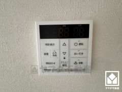 ボタン1つで自動でお湯張りができるオートバス機能付き。