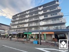 白を基調とした清潔感のある外観。帰るたびに安心感を感じられる佇まい。