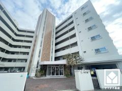 トイレは温水洗浄便座付きで、季節を問わずいつでも温かい便座をお使いいただけます。