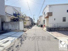 「ミニコープ南甲子園」まで徒歩7分、「ローソン西宮甲子園九番町店」まで徒歩10分、「Seriaライフ浜甲子園店」まで徒歩11分など、お買い物施設が徒歩圏内に複数あり便利な住環境です。