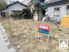 収納力豊富なウォークインクローゼット付き。お洋服はもちろん、スーツケースなどの大物もしっかり収納できます。