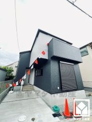 駐車スペース確保。玄関のそばで荷物の上げ下ろしができるので便利です。