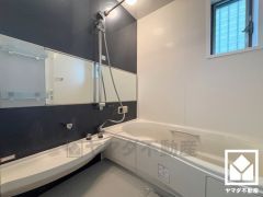 1日の疲れを癒す浴室でゆったりリフレッシュ。雨の日の洗濯や花粉・ウイルス対策など多用途に活躍する浴室乾燥機付き。