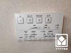 温水洗浄便座付きで、季節を問わずいつでも温かい便座をお使いいただけます。