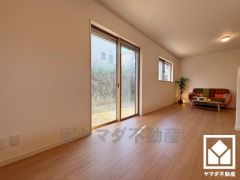 自然光を取り込む、開放感あふれる暮らし。隅々まで光が降り注ぎ、明るく心地の良い空間。