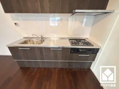 換気効率が高くお手入れもしやすいレンジフードを完備。スッキリとしたスタイリッシュなデザインも魅力の一つです。