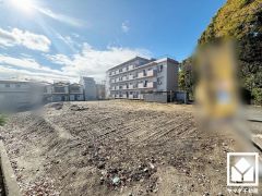 「キリン堂尼崎東店」まで徒歩5分、「業務スーパーTAKENOKO園田店」まで徒歩11分など、お買い物施設が徒歩圏内に複数あり便利な住環境です。