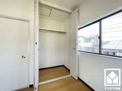 新たに家具を買わなくても良いので、ハンガーパイプ付きのクローゼットは嬉しいですね。