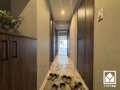 玄関から洗面室が近く、帰宅後すぐに手を洗えます。