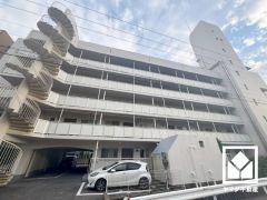 白を基調とした清潔感のある外観。帰るたびに安心感を感じられる佇まい。