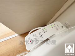 温水洗浄便座付きで、季節を問わずいつでも温かい便座をお使いいただけます。