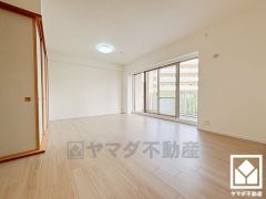 自然光を取り込む、開放感あふれる暮らし。隅々まで光が降り注ぎ、明るく心地の良い空間。