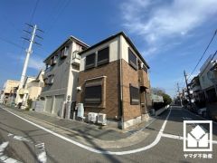 開放感のある南西角地で陽当たり・風通し良好です。前道道路幅員も南側約6m、西側約7.5mとゆったりとした広さがあり、西側には歩道もございます。