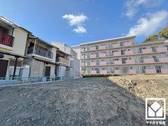 東西両面バルコニーで風通し良好。バルコニーが2か所ございますので、お洗濯物もたっぷりと干す事ができます。