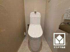 温水洗浄便座付きで、季節を問わずいつでも温かい便座をお使いいただけます。