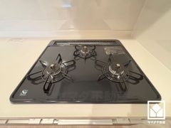 毎日の料理がもっとスムーズに。便利な3口コンロ付きキッチン。