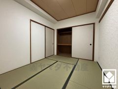 客間にも、ワークスペースにも、家族のくつろぎ空間にも。暮らしに寄り添う、自由に使える和室。