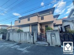 プライバシー・採光に配慮された広々20帖の2階リビングが魅力。家族全員がリラックスできる、ゆったりとした快適リビングで温かい団らんの時間を。