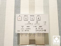 温水洗浄便座付きで、季節を問わずいつでも温かい便座をお使いいただけます。