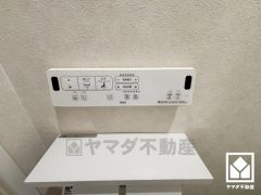 温水洗浄便座付きで、季節を問わずいつでも温かい便座をお使いいただけます。