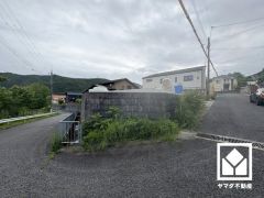 ウォークインクローゼットはお洋服はもちろん、スーツケースなどの大物もしっかり収納できます