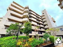 洗練された外観デザインが、住まう誇りを演出。都会に調和する美しい佇まいのマンション。