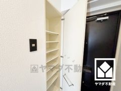 玄関にはシューズボックスを完備。家族の靴もしっかり収納できるので、玄関がいつも片付き、気持ちよくお客様を迎えられます。