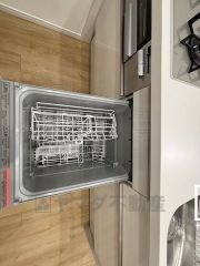 毎日の家事の負担を軽減でき、水道代の節約にもなる食器洗乾燥機付き。