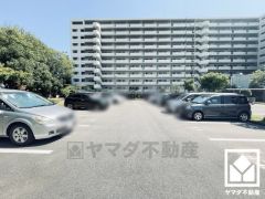 バルコニーは南東向きで陽当たり、風通し良好。広々としているため、お洗濯物をたっぷりと干す事ができます。